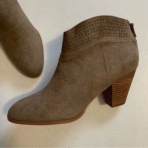 Violet & Red Size 11 Taupe Jackson Lazer Cut Topline Ankle Bootie NWT